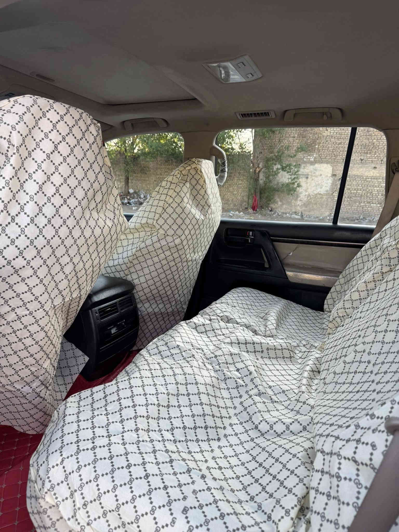 السلام عليكم الاندكروز 2011 ستينيه اصل فول مواصفات فتحه كشنات كهرباء  كشنات جلد شاشه تحكمات جهتين فول السياره صبغ جاملغ  خلفي فقط باقي السياره مكفوله كفاله عامه وسونار المندلاوي بل منشور السعر278 وبيها مجال رقمي ***********
