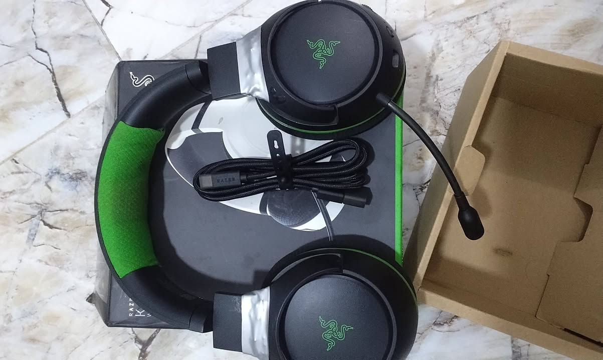سماعه Razer Kaira for Xbox لاسلكيه مخصصه الاكس بوكس والبيسي السعر 30 استخدام متوسط يوجد توصيل داخل العراق.
التفاوض على الرقم ‏‪0788 983 5988‬‏
