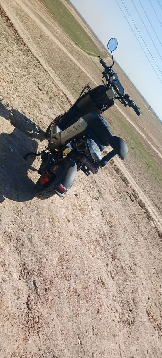 السلام عليكم دراجه شحن نوع R9 موديل ٢٠٢٦ نظيفه مستعمله شهر دسكات أمامي خلفي لايت عالي ناصي متغير الوان بصمه عدد ٢ سويج تشغيل عن بعد سعر ٥٥٠الف بيه مجال مكان قرية الأجمسه 
***********
