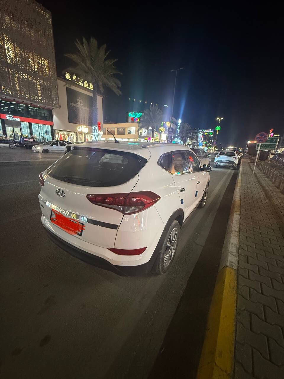 توكسان 2018 رقم بغداد 
السونار مرفق بالمنشور 
مكان السياره كربلاء قضاء الهنديه (طوريج)
رقم اتصال فقط : ***********
المواصفات 
-تحكم ستيرن جهتين
-شاشه 
-مري قابله للطي
-قطعتين تبريد 
-جلد 
-كامره 
-يدات نيكل
ماشية 184الف
