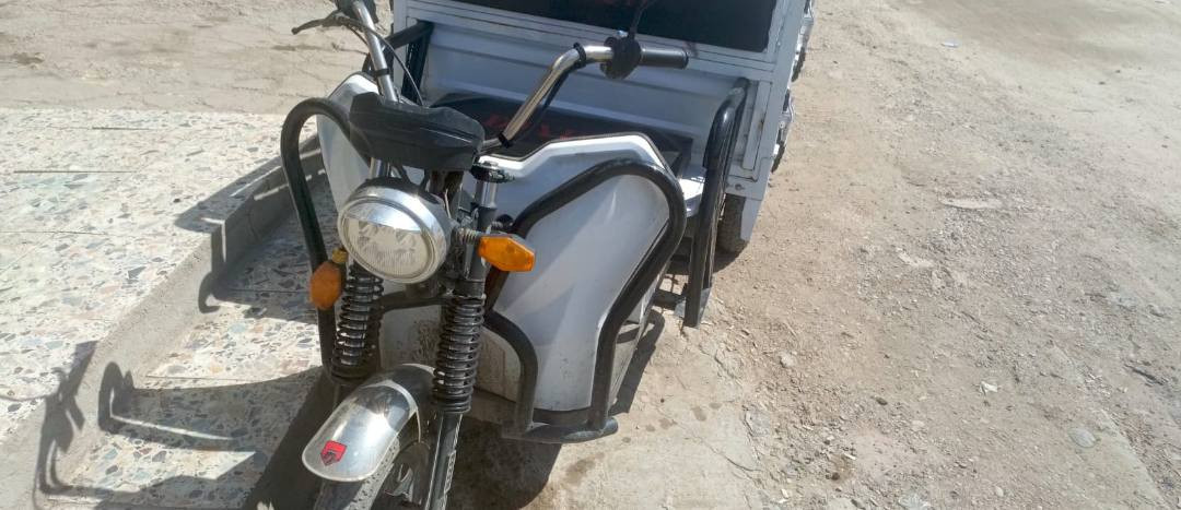 ‏سلام عليكم
‏متاح دراجه شحن ستوته
‏==========================================
‏مواصفات..... 

‏لايت عالي ناصي
‏
‏دبل اشاره 
‏بريكات هادروليك
‏دبلان غاز طسه ناعمه
5 بطاريات 
جديه صار 5 اشهر 
وصل موجود 
‏
‏تمشيك 70/75 كيلو بشحنه وحده
‏سعره 1650 
‏ 3 نمر
‏نظام R 
‏نظام P  
‏
‏عنوان بغداد شعب قرب محكمه شعب 
‏الاستفسار,***********
