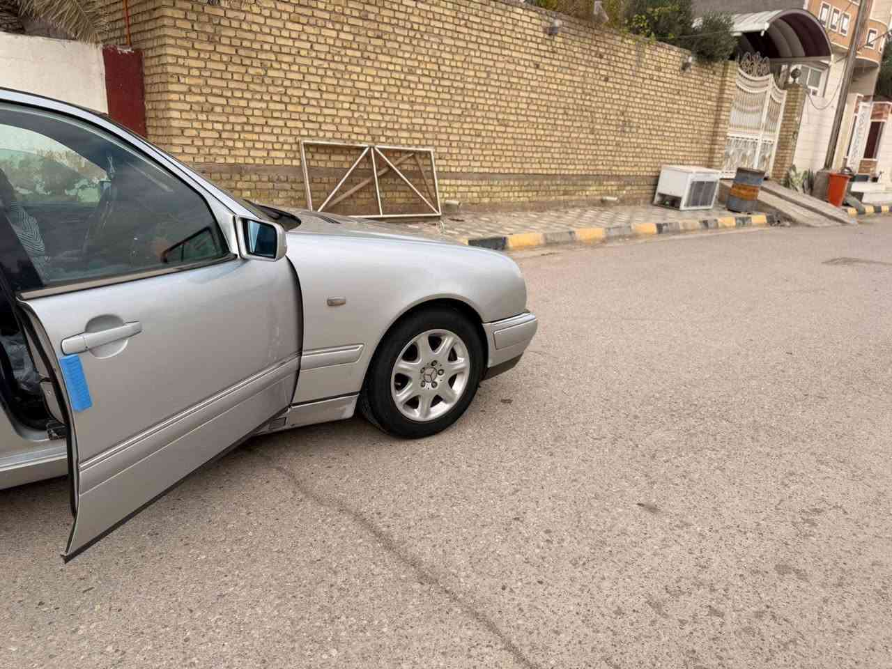 للبيع مارسيدس ام عيون موديل 97 مواصفات فول واحد على واحد رقم بغداد بسمنه محرك 6 سلندر خراطيم مرغوب مكفوله من الضربه صبغ عام جماليه مكانهه بغداد صليخ ترهم مراوس السعر  98 ورقه  ***********.  ***********
