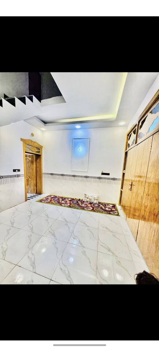 دار لليجار 100 متر طابق واحد
مكانه نجف مجمع بيتي لثاني 
سعر ليجار 250 الف 
مقدمه ثلاثه 3 اشهر 
استفسار 
***********
***********
