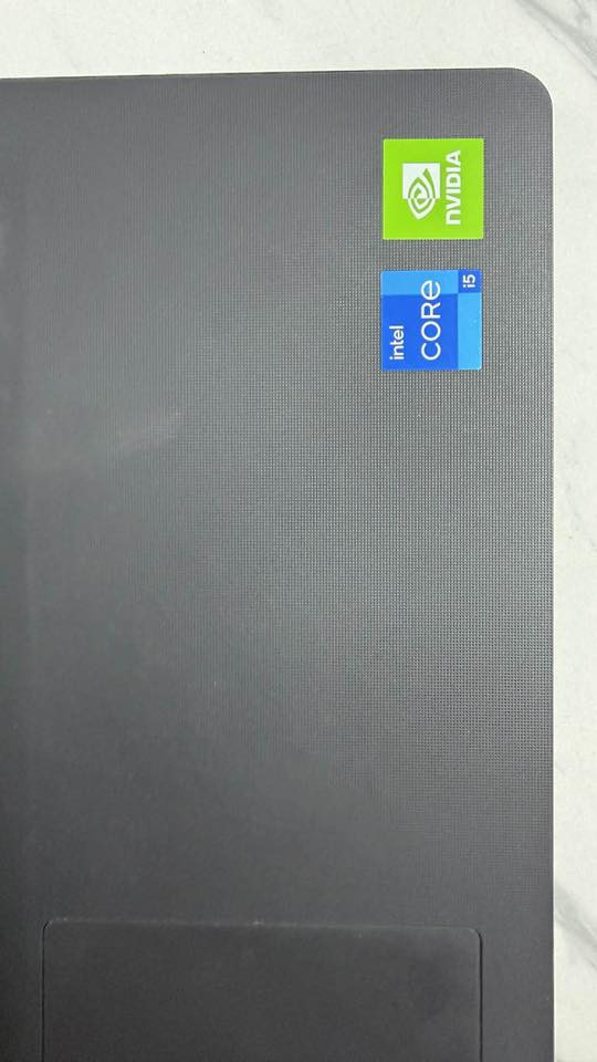 DELL VASTRO 15 3510
Core i5 11 gen G7 
جيل 11 معالج فئة g7
Ram 16 GB DDR4 
Hard 256 ssd 
كارت شاشة خارجي 2GB نيفيديا 
كارت شاشة داخلي 8GB مجموع 10GB
حجم شاشة 15.6 
بيها منافد HDMI + type C + USB2+USB3 + LAN+ SD 
بيها كسرة بسيطة ماماثرة بس قبغ قلابات مكسورات 
سعرها كلش مناسب 250 الف مكان 
تجي وياها حقيبة 👜 + شاحنة اصلية 🔌 + ماوس 🖱️
يوجد توصيل لكافة محافظات مجاني


**إذا كنت صاحب هذا الإعلان وتريد حذفه لأي سبب، رجاءا أرسل رسالة إلى الدعم الفني**