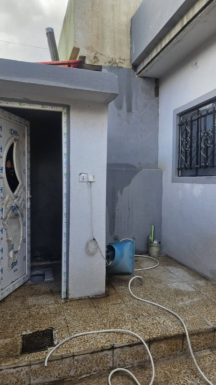 بيت ١٠٠ متر طابق واحد للأيجار
الموقع/ سومر (الساهرون الثانيه) خلف السايدين
بدل ايجار / ٢٥٠ الف 
سقوف كاشي سيراميك
‏‪0751 806 8234‬‏
‏‪***********‬‏
