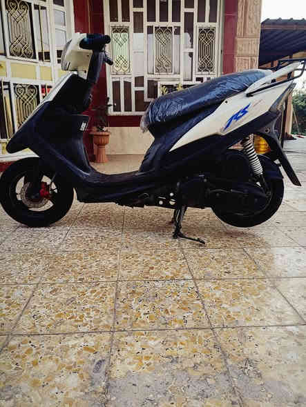 سلام عليكم دراجه ماكس عدله 
مكينه بلاديه ما مفتوحه 

صالنصه بلاديه + كاتم 

تخم تايرات جديد 

دراجه ناعمه ورزنه 

الدراجه شلعه ومعدل 

بيها تزويد خفيف 
 
يده سكليتر رياضي 

ويدات بريك رياضي فقط 

دراجه كهربائيات كامله اشاير لايتات رماش احمر + ازرك 
فقط البك لايت محترك الدراجه خير من الله  
رقمي ***********
رقمي *********** 
السعر بل خاص واتساب فقط عل اثير
