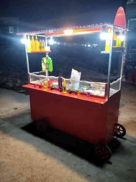 السلام عليكم عربانة لبلبي كاملة هية وكل غراضها جدورة طبخات كهربائيّات كاملة جاهدة عربانة جبيرة بعدهة جديدة سعر  325 وبيها مجال بسيط مكان الامين الثانية ***********
