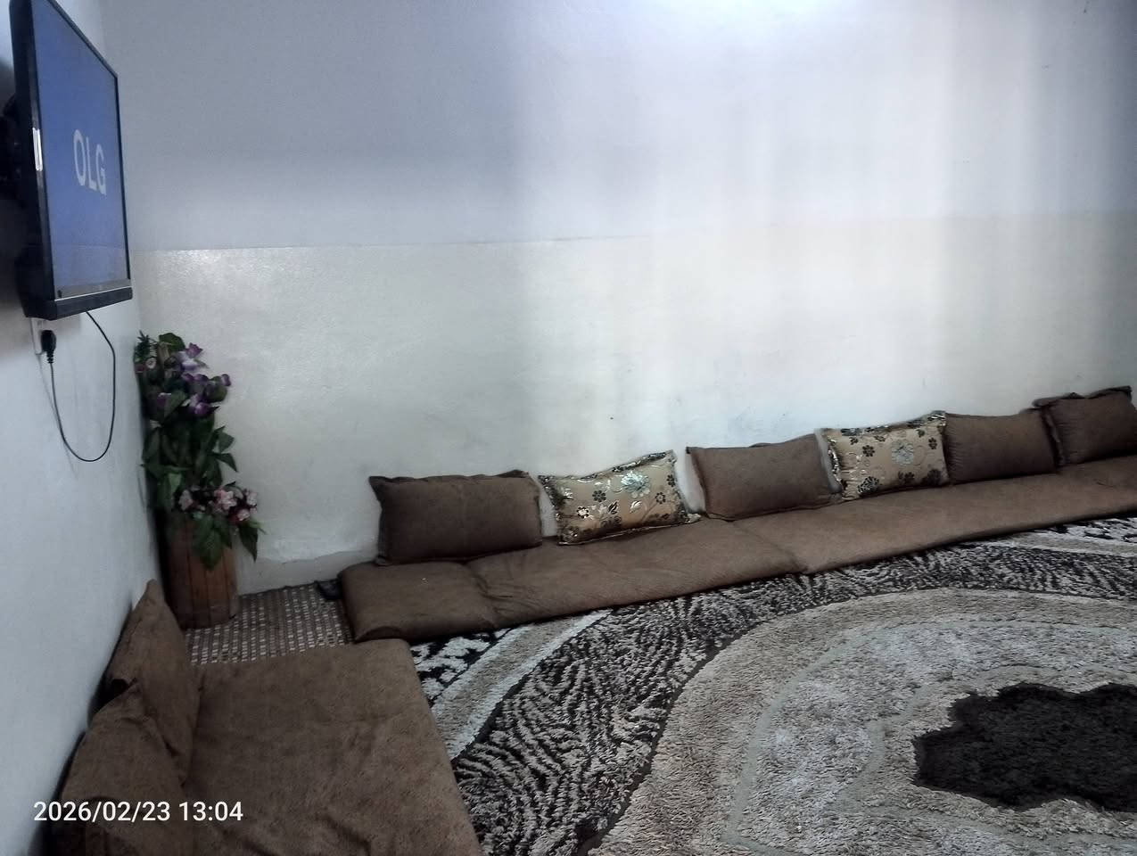 السلام عليكم بيت للبيع كوكجلي فرع المرطبات قرب اسواق رمضان مساحة 250 متر مدخل البيت دوسه عرض 3 امتار  يتكون من 3 غرف نوم اكبار 5×4 وهول 15×3 ومطبخ مربع 4×3.5 مع مشتملات وبيتونه درايج داخلي وحوش كبير يسع 7 سيارات شارع تجاري وشرط زراعي للاستفسار الاتصال بالرقم *********** الاسيا واتساب فقط ***********
