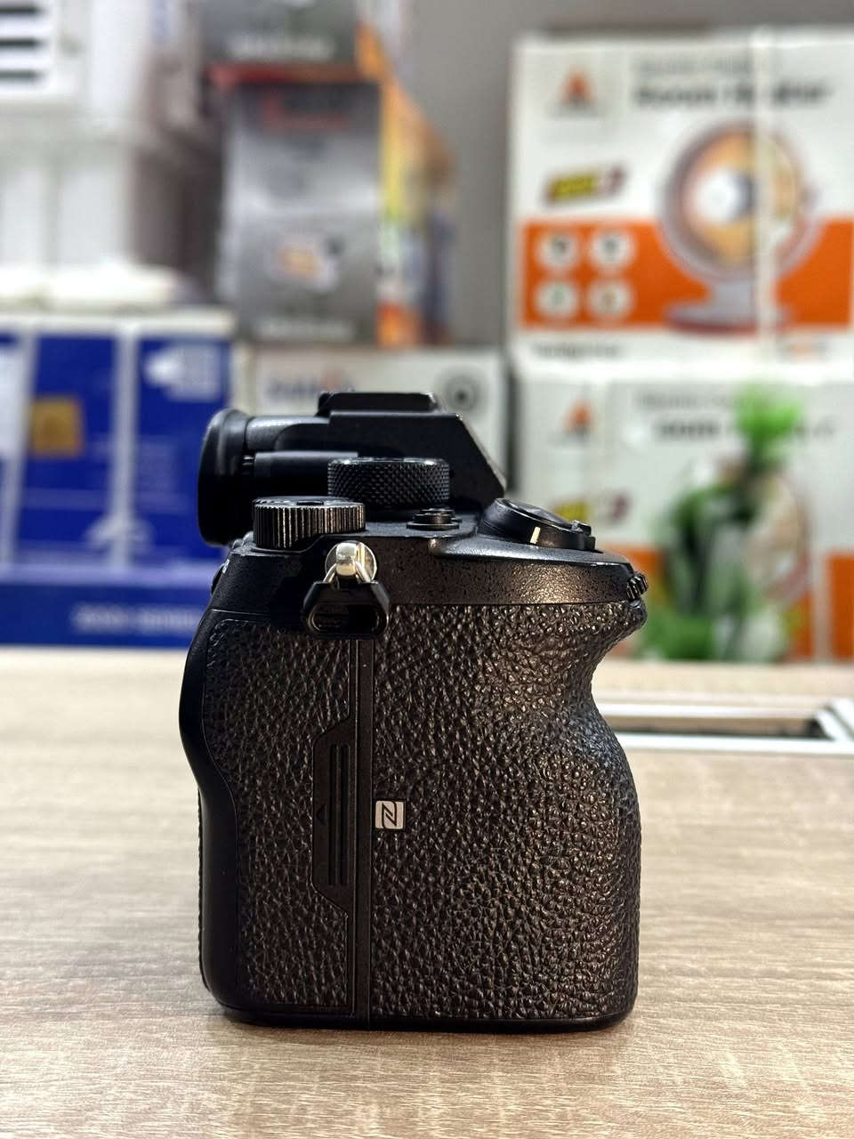 سوني R4 شتر 33 k توصيل موجود
***********
