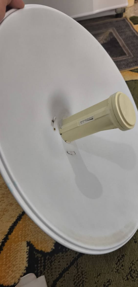 السلام عليكم
شباب عندي منضومة كاملة للبيع راوتر ونانو 
على الفحص شغالات ما بيهن اي شي كاملات هنه وملحقاتهن 
الشراي يتواصل وياي مكاني بالنجف العباسيه ***********
وهاي صور الراوتر والنانو نضيفات
