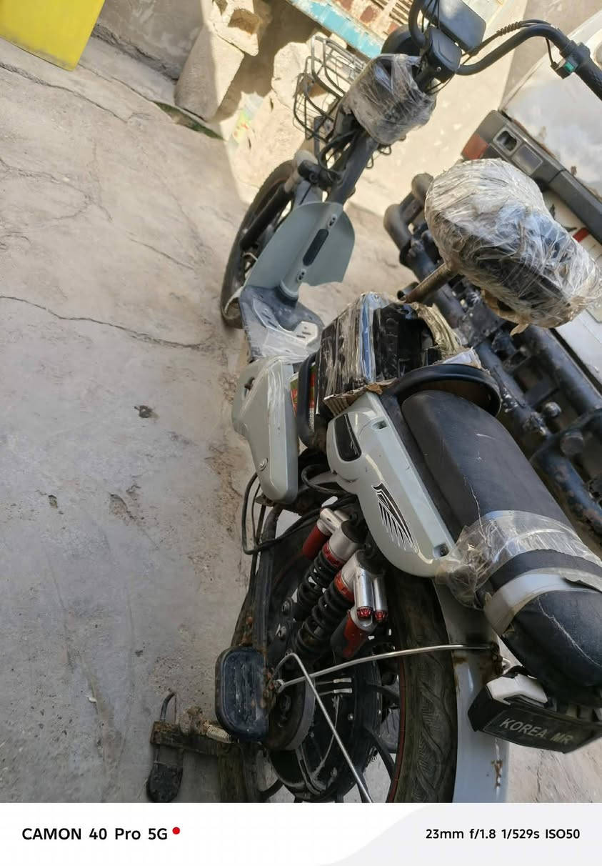 سلام عليكم بايسكل شحن موديل 23 بطاريات جديد سعر 250 كامل عنوان ديالى بعقوبه الحديد ***********

