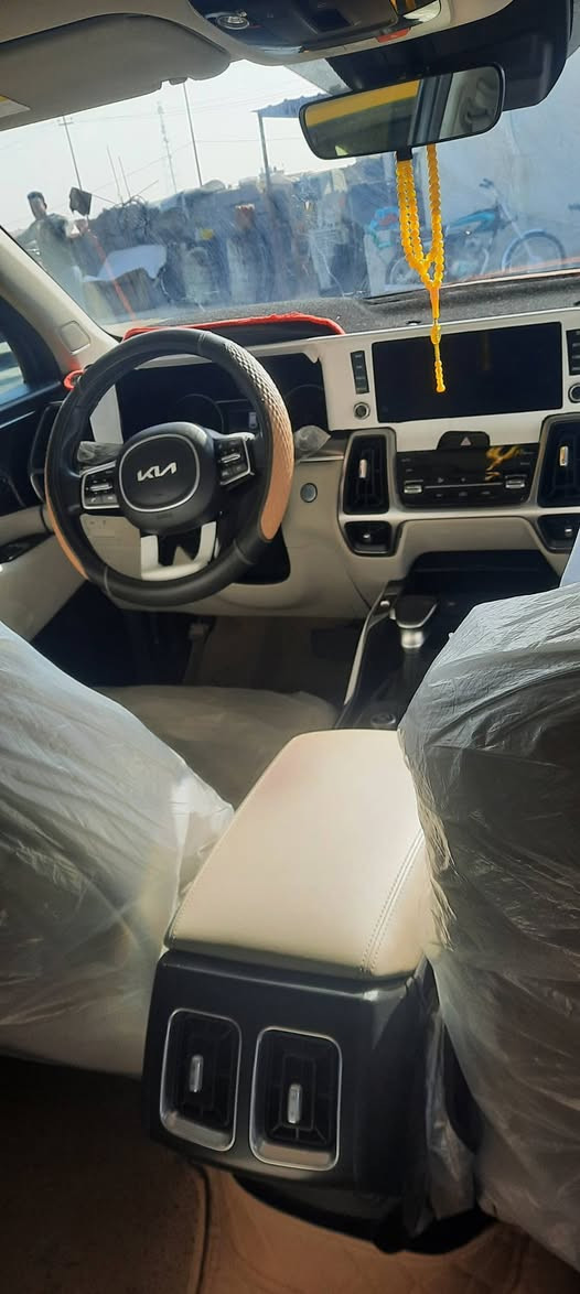 السلام عليكم سورنتو٢٠٢٣ امريكي انا مستورده بيه بس دعاميه وبنيد بدون صور الحادث موجوده دواخل سياره فول مواصفات مكينه2500 تنفس طبيعي ماشيه 52500 رقم بغداد بسمي السعر 260$ ورقه وبيه مجال العنوان السياره بالشطره *********** وانا خادم
