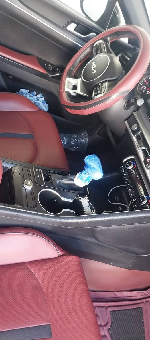 كي 5 موديل ٢٠٢٣ جيتي لاين فول ماعدا الفتحة رادارات أمامية خلفية أشاير بالمري خمس انظمةقيادة وقوف ذاتي شاحن واير ليس سيارة كل المواصفات بيها ماكدر اشرحها كلها وارد أمريكي بأسمي محرك ١٦٠٠ تيربو صور الحادث تلكوها بالنشر ماشيه ٤٣ الف سيارة على وضع الشركة حادثة جدا بسيط السعر ٢٠٣ رقم الهاتف ***********
