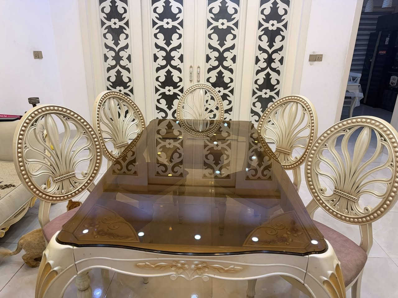 السلام عليكم. ميز. طعام.  ست نفرات.  جديد كلش. ما بي. كسر. او. شخط شرط.  سعره قفل.  ب 420 الف.  قفل.   ما عندي توصيل.     مكاني أربيل منطقة هولير نوي.     اربيل الجديده.   للتواصل. الشراي فقط. ***********
