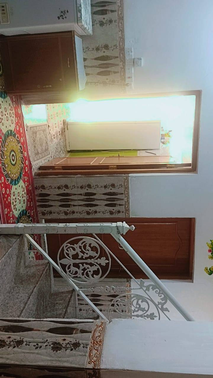 بيت للبيع
كربلاء المقدسة شارع سيد اسماعيل
قرب شارع كربلاء طويرج ، قريب على جامعة كربلاء 
مساحة 230 متر  طابقين 
استقبال و5 غرف نوم  و3 صالات ومطبخ و5 صحيات
 وخلفي ومنور ومخزن 
بسعر 150 
للاستفسار : *********** , ***********
