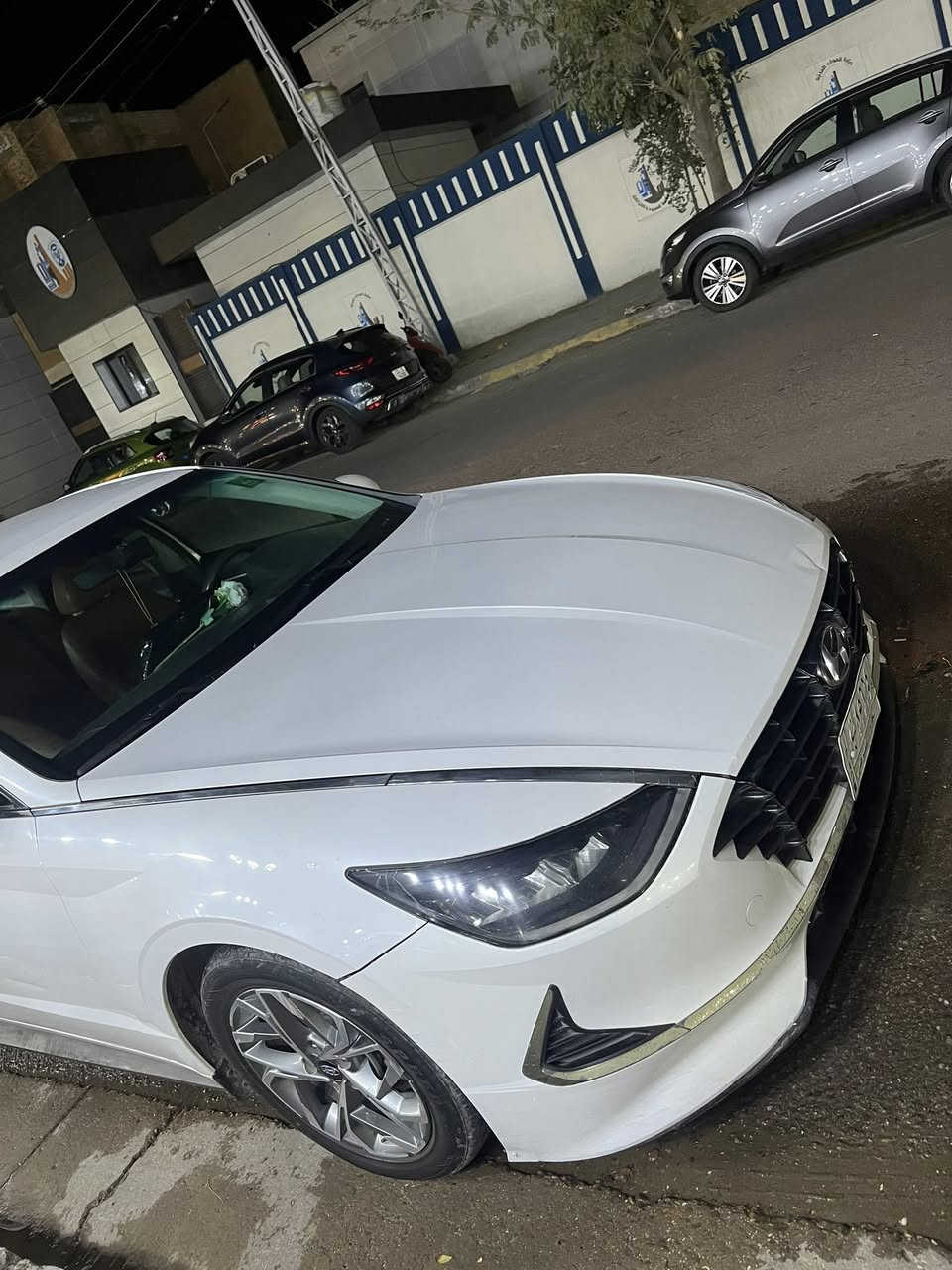 هيونداي سوناتا 2020 بدون صبغ  بغداد خصوصي  5 مقاعد جلد سياره مكفوله من كير ومكينه بيه رصعات وفوق لد سحب على بارد موجوده بل صور لباب مقابيل سايق بيه رصعه موجوده بل صور  داخله مشمشي سياره على ايدي نظيفه من دعاميه للدعاميه سياره بأسمي مكانه بغداد رقمي *********** وماشيه 400 الف
