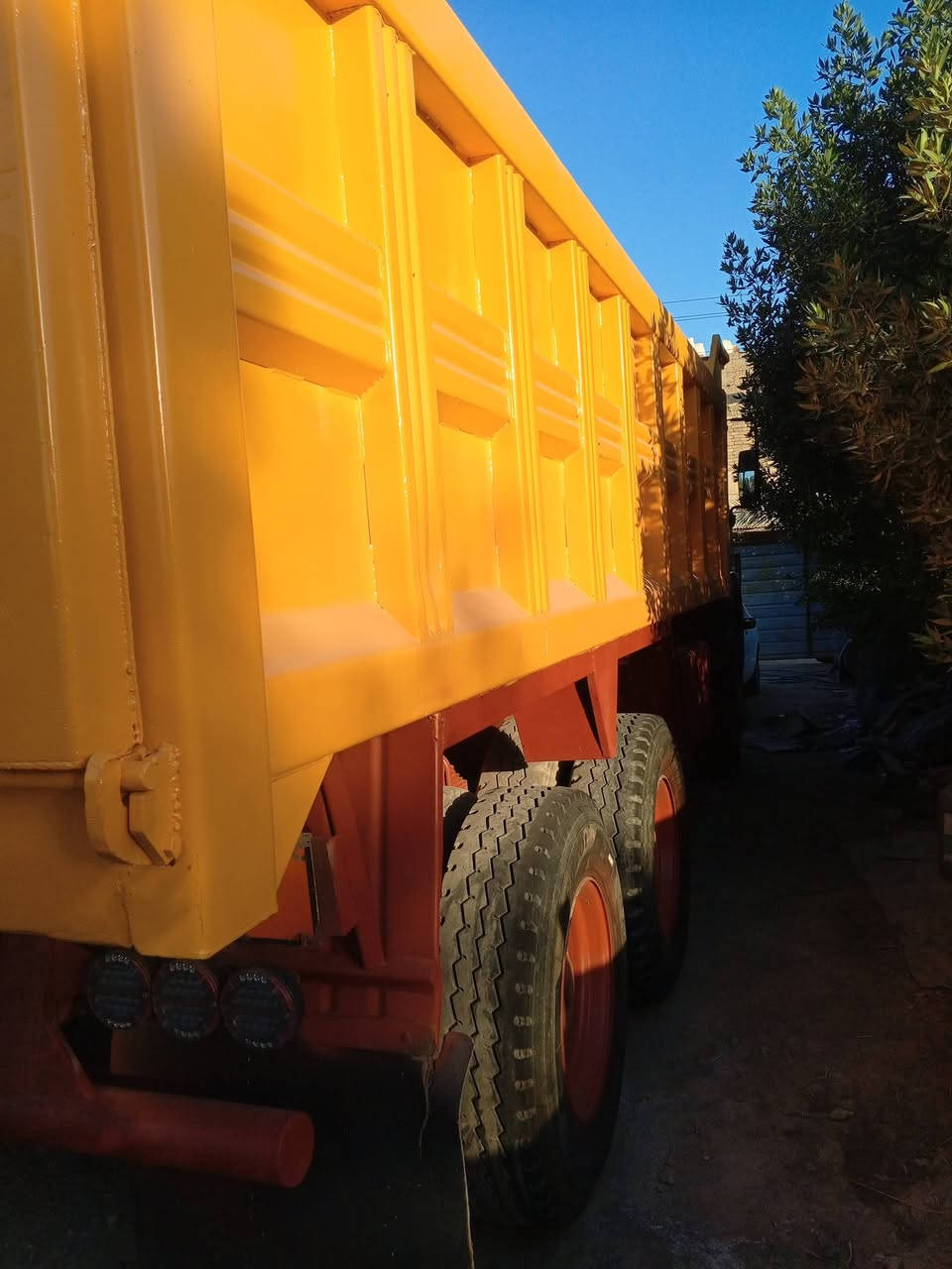 سلام عليكم البي فرنسي شاصي مكفول مجموعة نص محرك 8كير 90موديل 91 تخم تاير رقم انكليزي سنويه 30 باقي تفاصيل اتصل ***********
