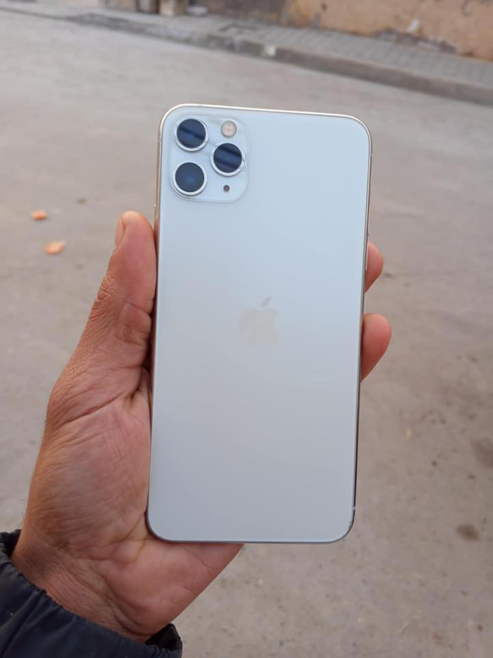 السلام عليكم
آيفون ١١ برو ماكس للبيع أو مراوس بغير جهاز 

ذاكره ٢٥٦ ب١٠٠ مبدله اصليه ومبدل شاشه اصليه مال تفصيخ الجهاز كلش نضيف نموذج M السعر ٣٢٥ وبي مجال ***********
