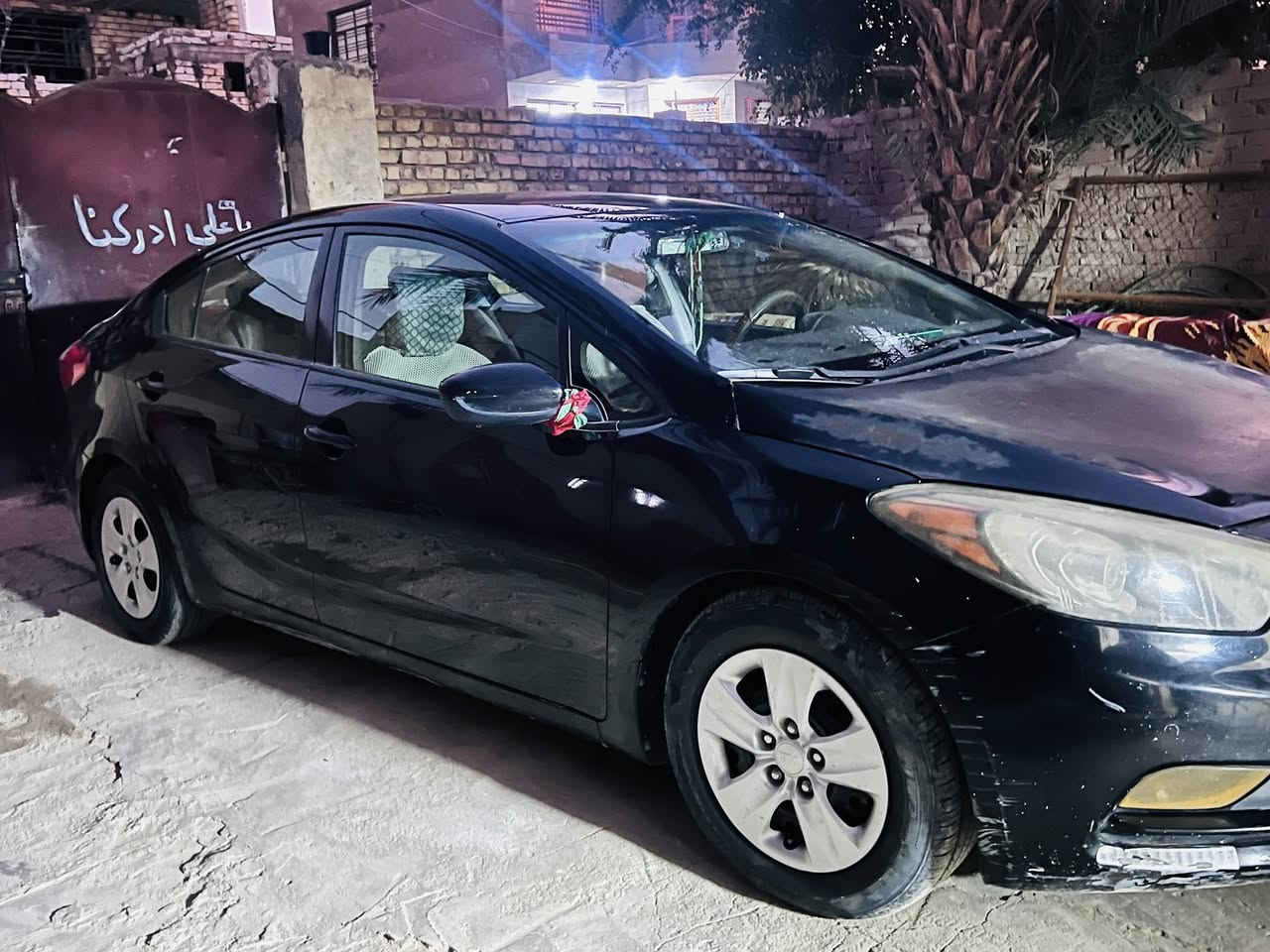 للبيع كيا فورتي (Kia Forte) موديل 2015، اللون أسود. السيارة وارد أمريكي وبحالة فنية جيدة جداً.

تفاصيل السيارة:
• الموديل: 2015.
• اللون: أسود.
• المحرك: ( حجم المحرك  1.8 ).
• الحالة العامة: السيارة نظيفة جداً من الداخل والخارج،

الحادث (الضرر):
• الضرر بسيط وموضح للأمانة: ضربة في الجاملغ  مع وجود طخة بسيطة في الباب (حوالي 10 سنتيمتر) تم إصلاحها.
• الإيرباغات: (سليمات).
• الشاصي: سليم وبشرط الفحص.

السعر: (100 وبيها مجال )
مكان التواجد: (حي الميكانيك ).
للتواصل: (***********)
