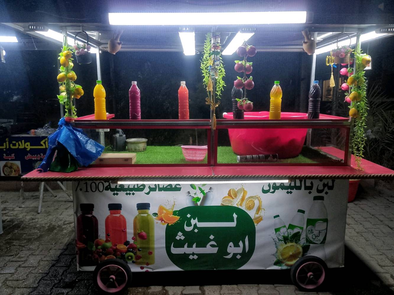 #للبيع عربانه عصير ولبلبي جاهزه من كلشي بس جيب فواكه وشتغل مناقصها شي مكانها غزالية 
***********
سعرها هيه وغراضها 600 بدون غراض 400