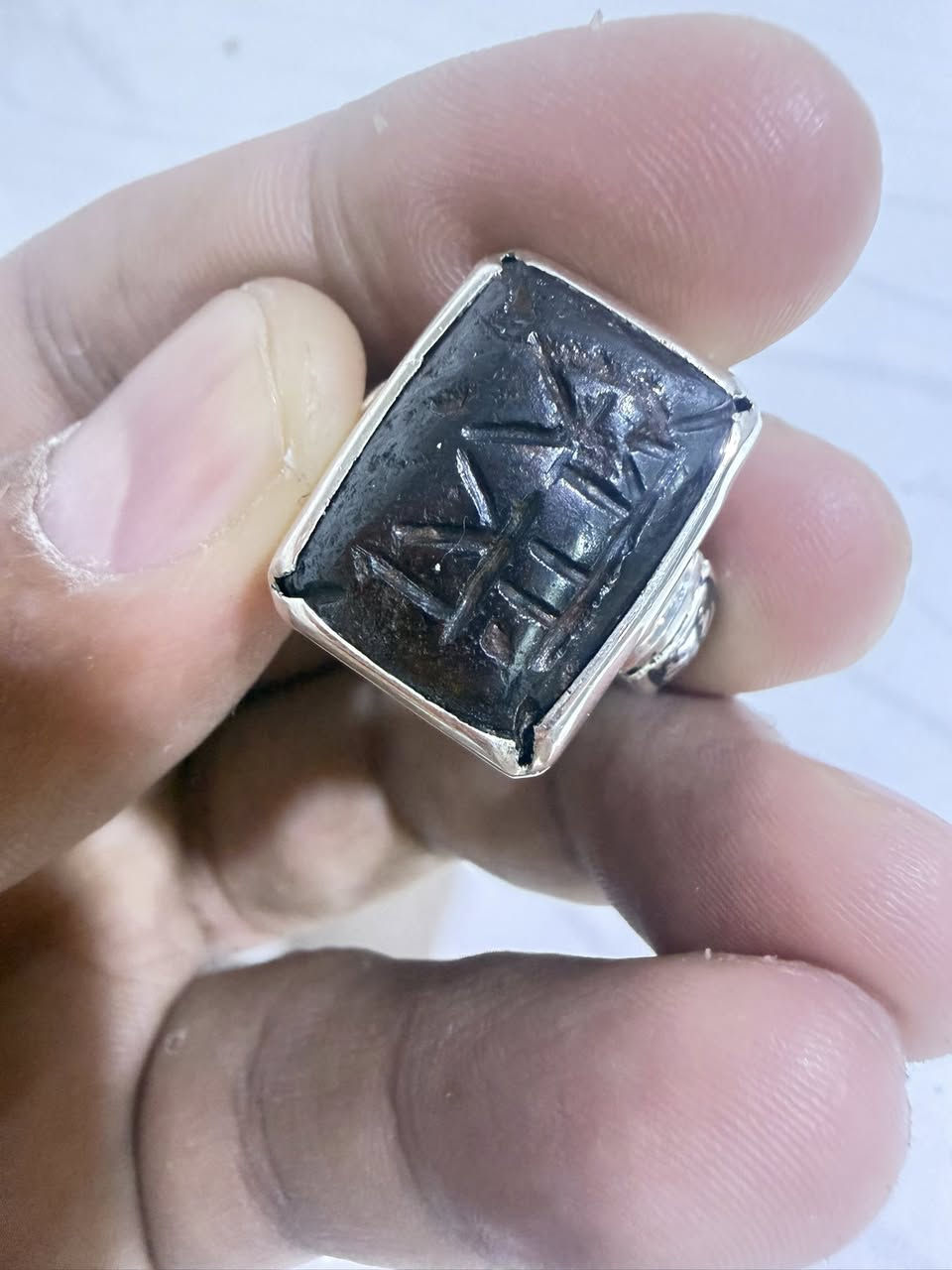 حجر صيني الخط كوفي قديم ( الملك لله)
اي استفسار اتصل او راسل 
***********
