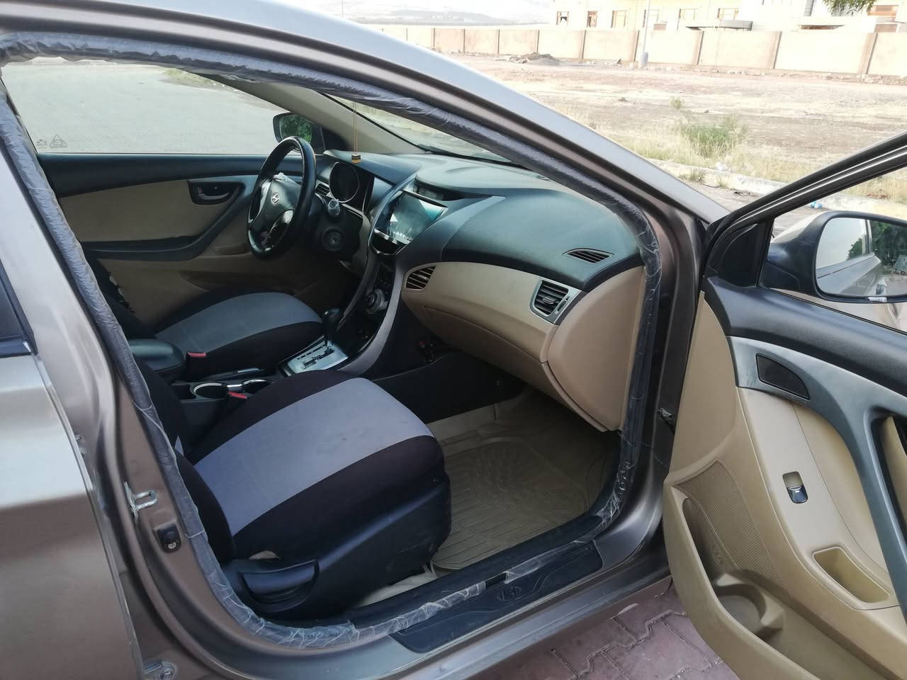 النترا موديل ٢٠١٢ عام بخ كان تكسي مرجعين عالخصوصي لون الشركة بجم كبس بيها ضربة مكان السبير  آني الشرعي تبريد شغال كوبون موجود الكير والمكينة بشرط السعر ٨٨ ورقة بيها مجال مبايل *********** كورك فايبر واتساب
