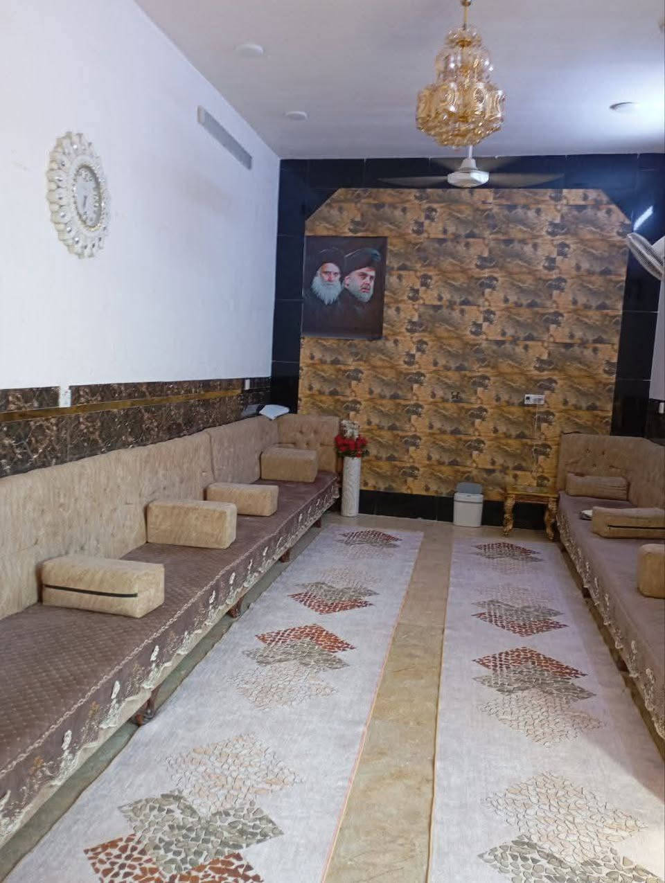 سلام عليكم عندي بيت للبيع مساحه 150واقع حال مربع 
كامل نضام اسويت شارع 12 رئيسي الضباط الثانيه منطقة جديدة بنا جديد خدمات كامله تبليط ***********
