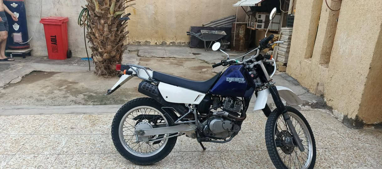 السلام عليكم شباب دراجه دجبل 200 كل نقص مابيها مكفوله كفاله عامه دراجه عله وضع الشركه للاستفسار عله رقم ***********
