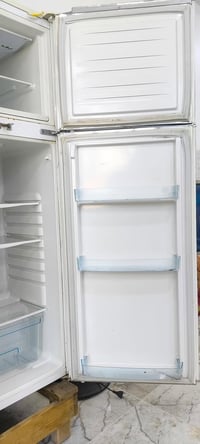 ثلاجة مستعملة للبيع ،،، للأستفسار التواصل على هذا الرقم 07701887774