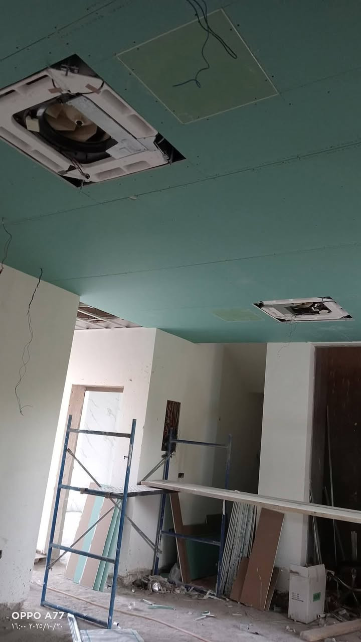 سلام عليكم كادر جبسن بورد وكافه انواع والاصباغ شغل درجه اولي وسعار مناسبه *********** مااقصر وياك مكاني بالدوره نشتغل ترميم تصليح رطوبه
