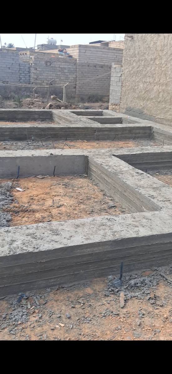 قطعة ارض للبيع في الكوفة الصوب الصغير 100 متر سند 25 بيها اساس صب السعر 10 وبيها مجال رقمي ***********
