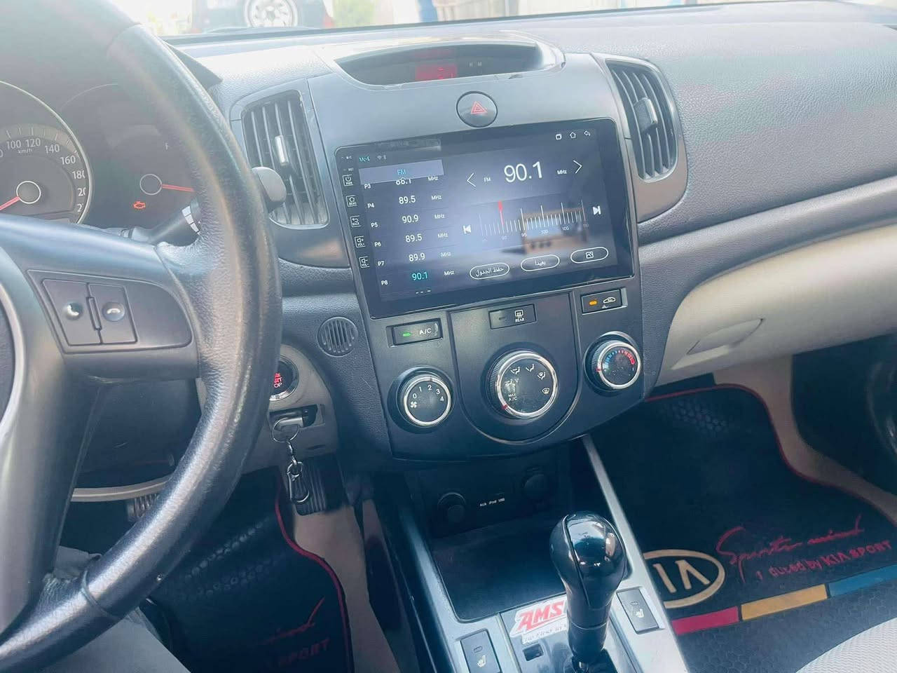 السلام عليكم
2010
السيارة خليجي
نضيفة حيل
 صبغ عام اثر جراد
ضربتها جاملغ خلفي فقط
السيارة فول موصفات 
بصمة 
فتحة سقف
كشنات جلد 
تدفئة بل كشن
شاشة كبيرة كامرة
تبريد تدفئة 
حساس تنبية عند الرجوع
ستخدام شخصي رقم اربيل دولي
السعر 85
بغداد مكاني الدورة
***********
