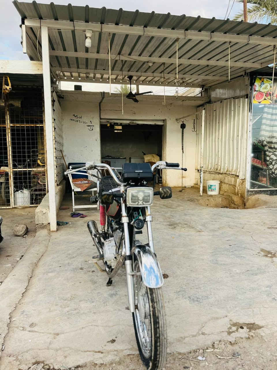 سلام عليكم ورحمة الله وبركاته 
ماطور للبيع   نامه 
ماطور مابيه اي نقص كهربائيات كله شغال 
مكينه خير من الله 
ماطور بعده عل بلاد 
اوراق كامله وياه اربع اوراق 
مكان ديالى شهربان  المقداديه
***********
