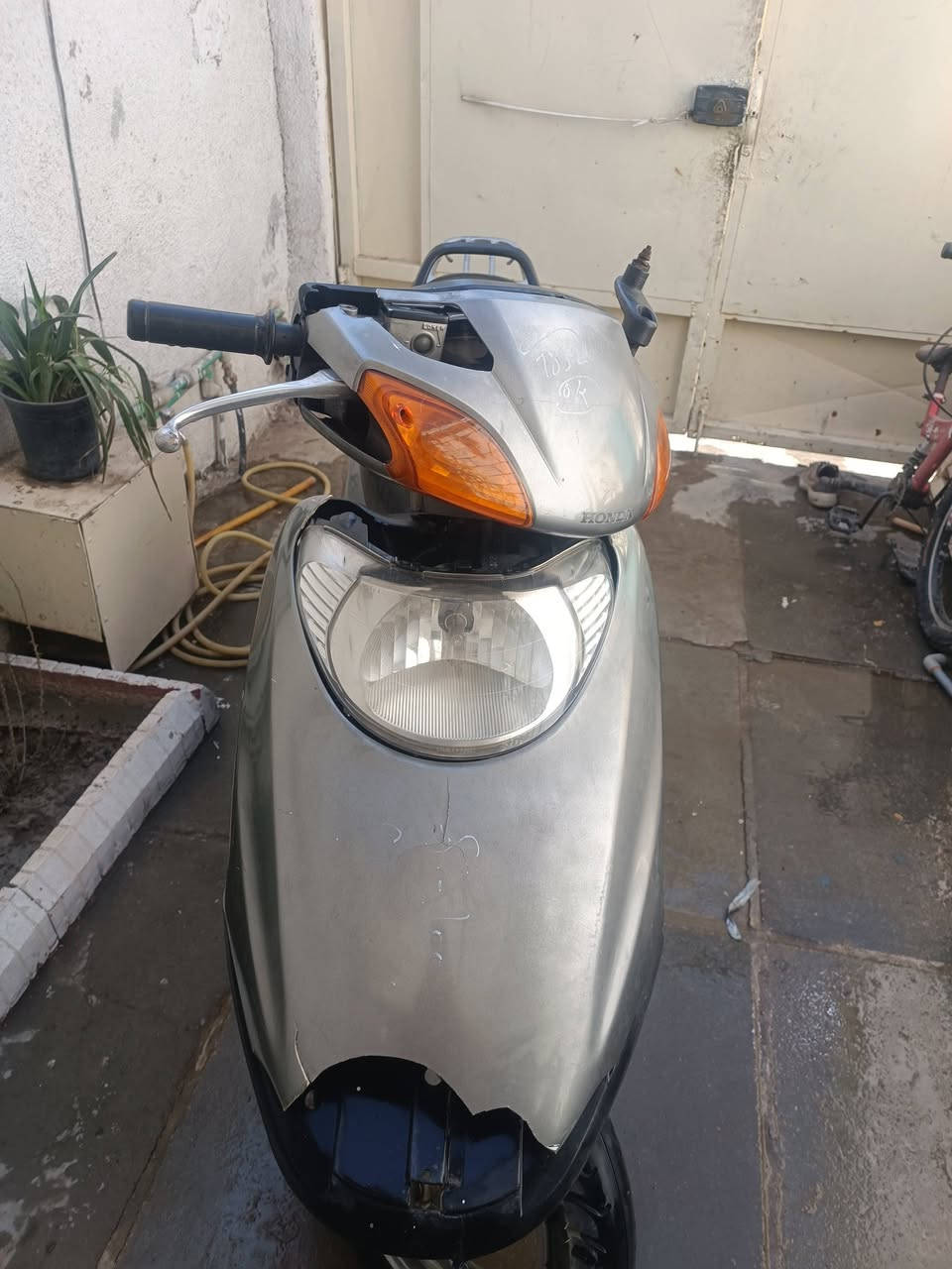 السلام عليكم سبيسي ياباني محركها برغي ممفتوح بي وخرسه متسمع صوتها نكره سلف دراجه متروكه يرادلها ترتيب ابيع كوم حديد ب200 قفل شراي يتصل مكاني كاظمية
***********
