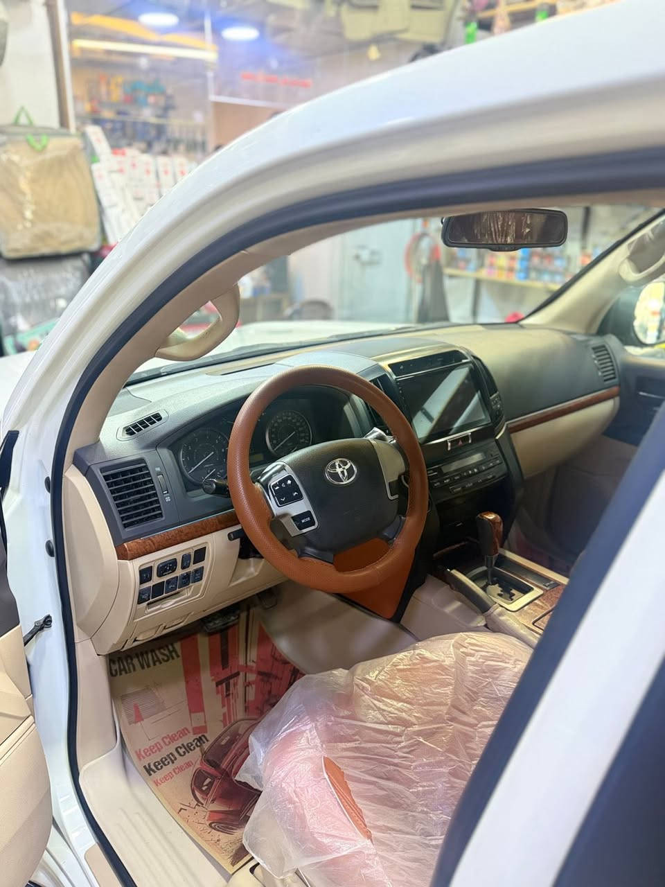 تيوتا لاند كروز 2013 ساز  رقم بغداد
لون ابيضّ 
فول مواصفات 
كشنات جلد 
كشنات كهرباء 
فتحه  سقف 
كامرة خلفية 
حساسات خلفيه 
حادث السياره تبديل بنيد + جاملغ بلادي نفس اللون بدون صبغ
عنوان السياره بغداد _حي الحسين 
رقم صاحب السياره  ‭٠٧٧١ ٠٣٠ ١٠٦٧‬
 السعر ٣٣٠ $وبيها مجال 
للتواصل على الرقم فقط إني مكلف بالنشر
