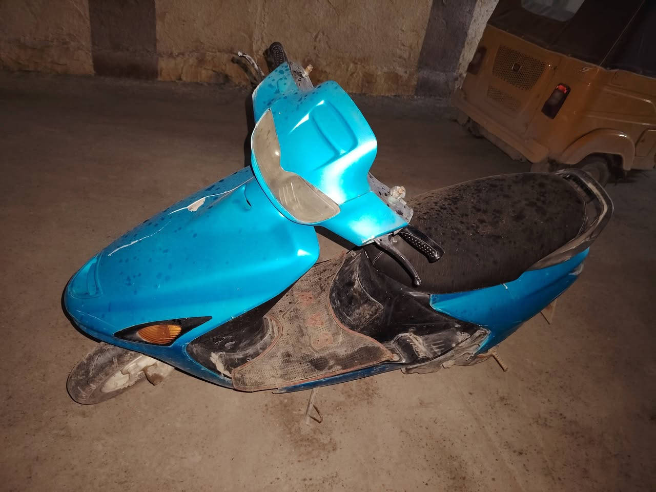 سلام عليكم فراشة للبيع دراجة كايمة بس شغالة تريد جفت أو لا بكيفك تأيرات جدد سعر ٢٠٠ مكاني الحمزة الغربي *********** خاص او الاتصال
