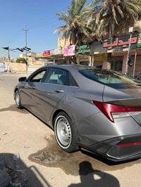 النترا موديل 2024 سياره لمتدد فول موصفات جلد ابيض خمس كامرات بصمه فتحه...