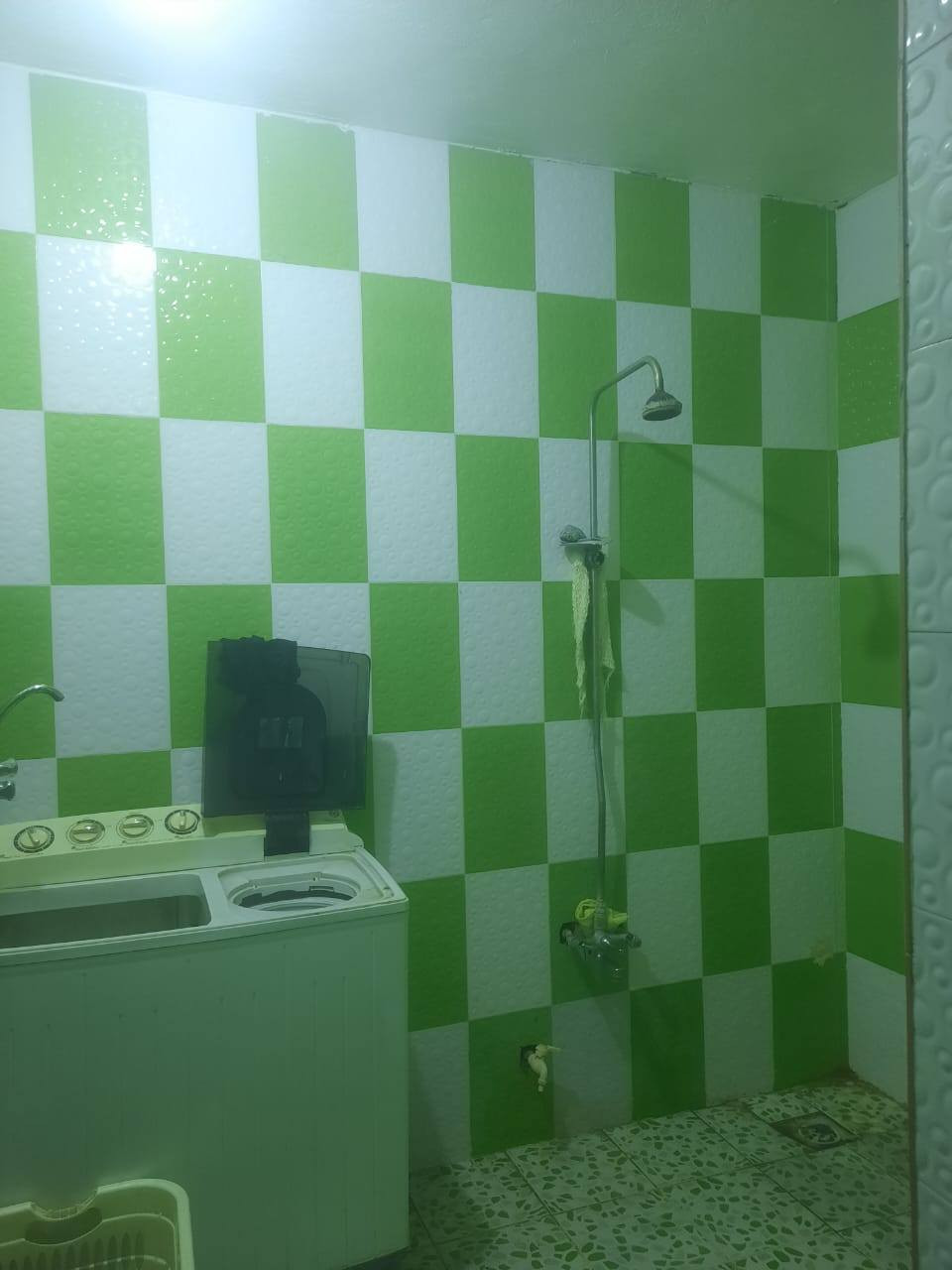 السلام عليكم يوجد بيت لبيع حي فلسطين مساحته 400 الى 20 متر بناء طابوق والسكف صب كونكريت مسلح الارضيه اكرانيت كل البيت مي كهرباء مجاري كاملات مربوطات كما موضح في الصور والفيديوا (مكلف بالنشر)  
السعر اتصال بالرقم الموجود *********** علما الخاص مقفول بس اتصال مباشر
