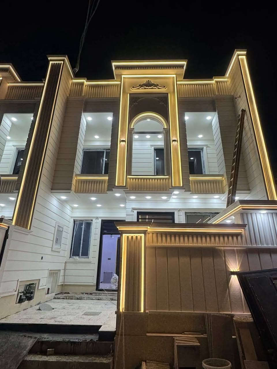 سلام عليكم شغل  وجهات مواد اوعمل حته الاناره من ضمن الوجها
بنقد وتقصيط. داخل رمادي  ***********
