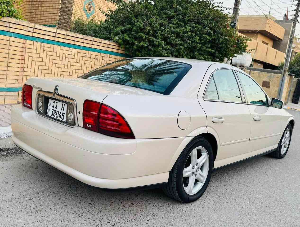 (( فورد لينكولن 2000 خليجي LS ، فول مواصفات ، ماشية 50 الف ، محرك V8 3.9 ، سبير منازل ، رقم بغداد بأسمي ، صبغ قطعتين ، مميزة و نظيفة جداً داخل و خارج ))🌹
:
#_السعر / 98 ورقة💰
:
#_للإستفسار / *********** ☎️
------------------------------ بغداد, العراق
