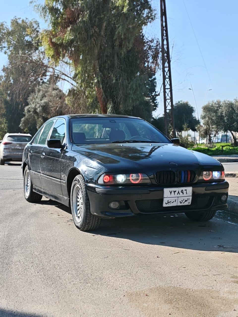 Bmw e39 للبيع موديل ٩٦ كير عادي غرفة جديدة محرك وكير كصه دعاميات ام تحكم ستيرن سعرها ٨٨ بيها مجال ***********
