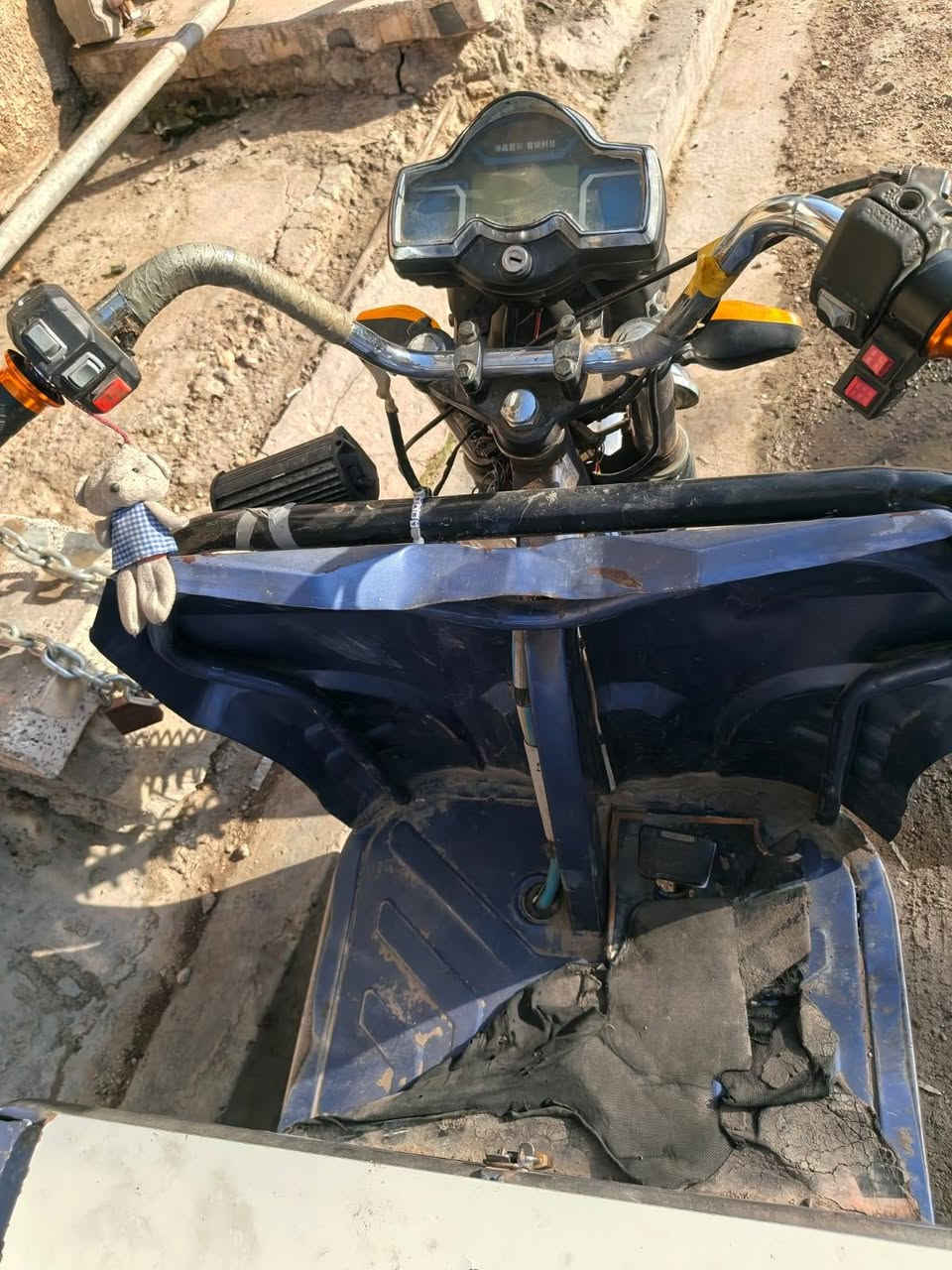 السلام عليكم ستوته للبيع كهربائيات شغاله بطاريات جدد عقل ماطور نظاف خمس بطاريات نوعيه دولفين نظيفه الستوته السعر 600 وبيها مجال العنوان بغداد ام بالكبر والغزلان***********
