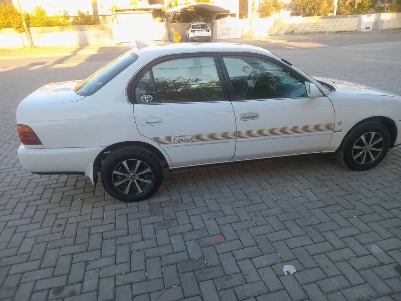 السلام عليكم ،،، للبيع تويوتا كورلا موديل 1994 محور بالإمارات شركه الغسق كير اوتوماتك باسمي الرقم الدولي هزه جديده سنويه لغايه ٢٠٣٠السياره كلها على البلاد فقط  صار بيها حرق وكصيت من الإمارات بجم كامل حولت كل الأغراض مال بجم كامل مع الدشبول مع التبريد كلها يسرى بلاد يعني كصه بلاديه يسرى مال سياره 1600 بلادي مع الفريز كلها *********** السياره حلوة وناعمه ومابيها اي نقص مكان السيارة بغداد العامريه السعر 57$ السياره  مكفوله من الصبغ والضربه ماعدا صبغ ألبجم قبل الحرق مكفوله عام تخم تاير مع ويل كب داخل بلاد كهربائيات توب واي خلل بالسياره مستعد انزل من سعرها *********** وتحياتي للجميع
