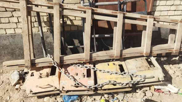 ‎السلام عليكم حادلات عدد٤ درج كهربا اسلايت ٣متر مامستخدم  غربيل عدد٤ زاويه عدد٤   ***********‎ عمارة
