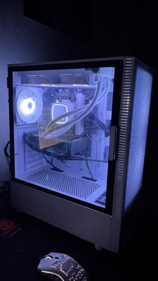 السلام عليكم
اخوان تجميعة نضيفه كلش للبيع
I5-14400f
Rtx 5060 8gb
H610m
رامات ١٦ سرعة ٣٢٠٠ 8x2
M.2 500
مبرد مائي من ديب كول
وباقي المواصفات مرفوقه بالمنشور
اخوان حطيت صورة الوصل التجميعة اخذتها مصارلي شهر من الاتيان بالصناعه التجميعة نضيفه بمعنى الكلمة وكراتينها موجوده وحته لعبة ممنزل عليها بعدها على حطتها واني هسه مجبور ابيعها بسبب ضروف التجميعة تاخذها اذا واجهتك بيها مشكلة وحده اني خادم وبعدها هم تحت الضمان اشتريتها بيوم ٢٦ بالشهر الخامس يعني مصارلها شهر
الي تفيده يخابرني واني خادم
***********
