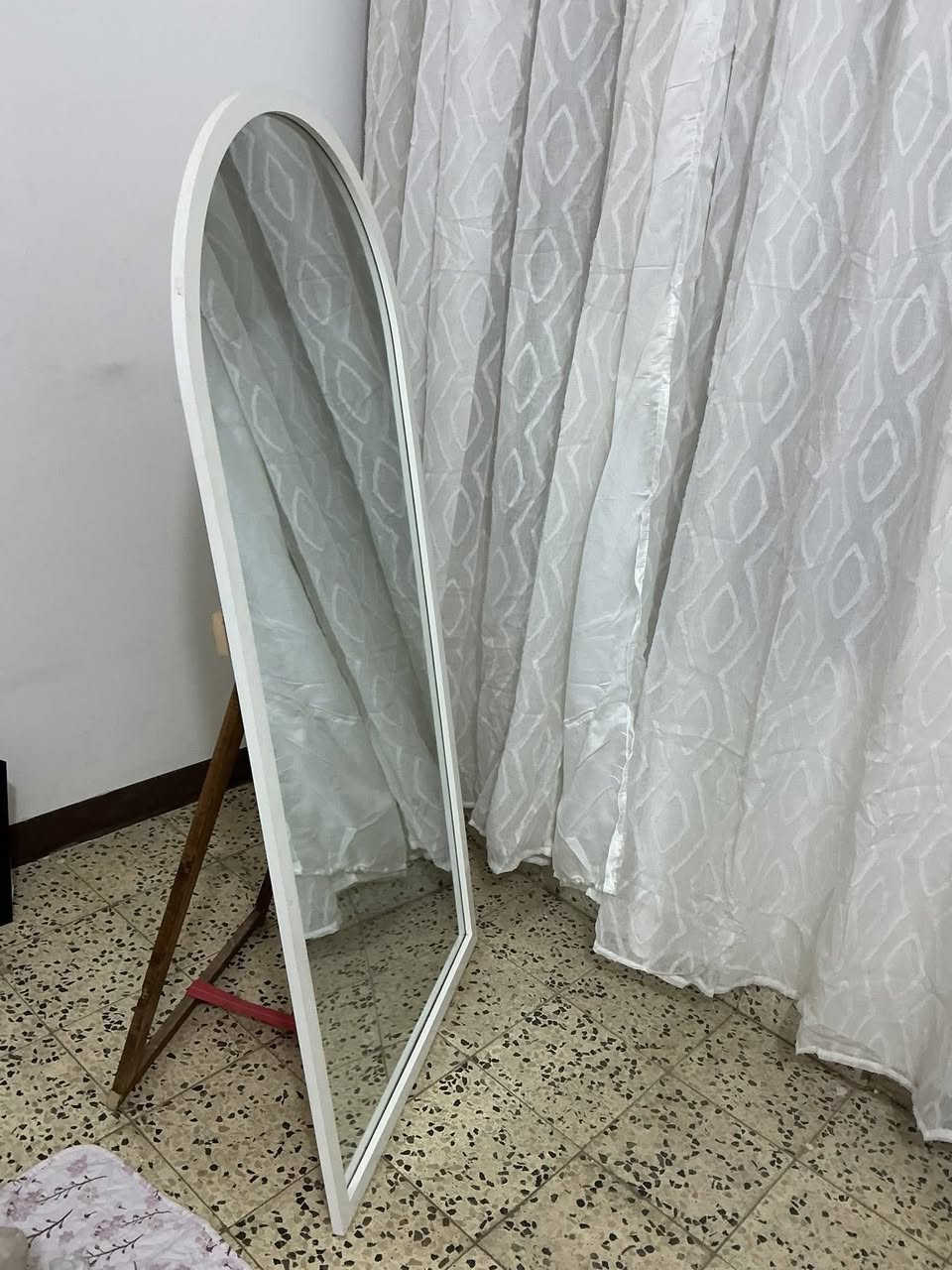 للبيع مرايه بعدها جديده السعر 50 الف قفل عنوان شارع فلسطين تواصل خاص الرقم *********** واتساب
