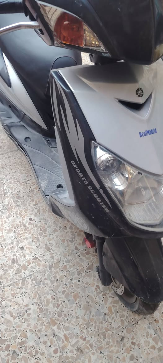 سلام عليكم دراجه سكنس فحل للبيع دراجه حلوه شلعه معدل دراجه بلاديه ختم وحد كهرباءيات شغاله مكاني ام الكبر السعر ٦٥٠وبيها مجال رقم الهاتف ***********
