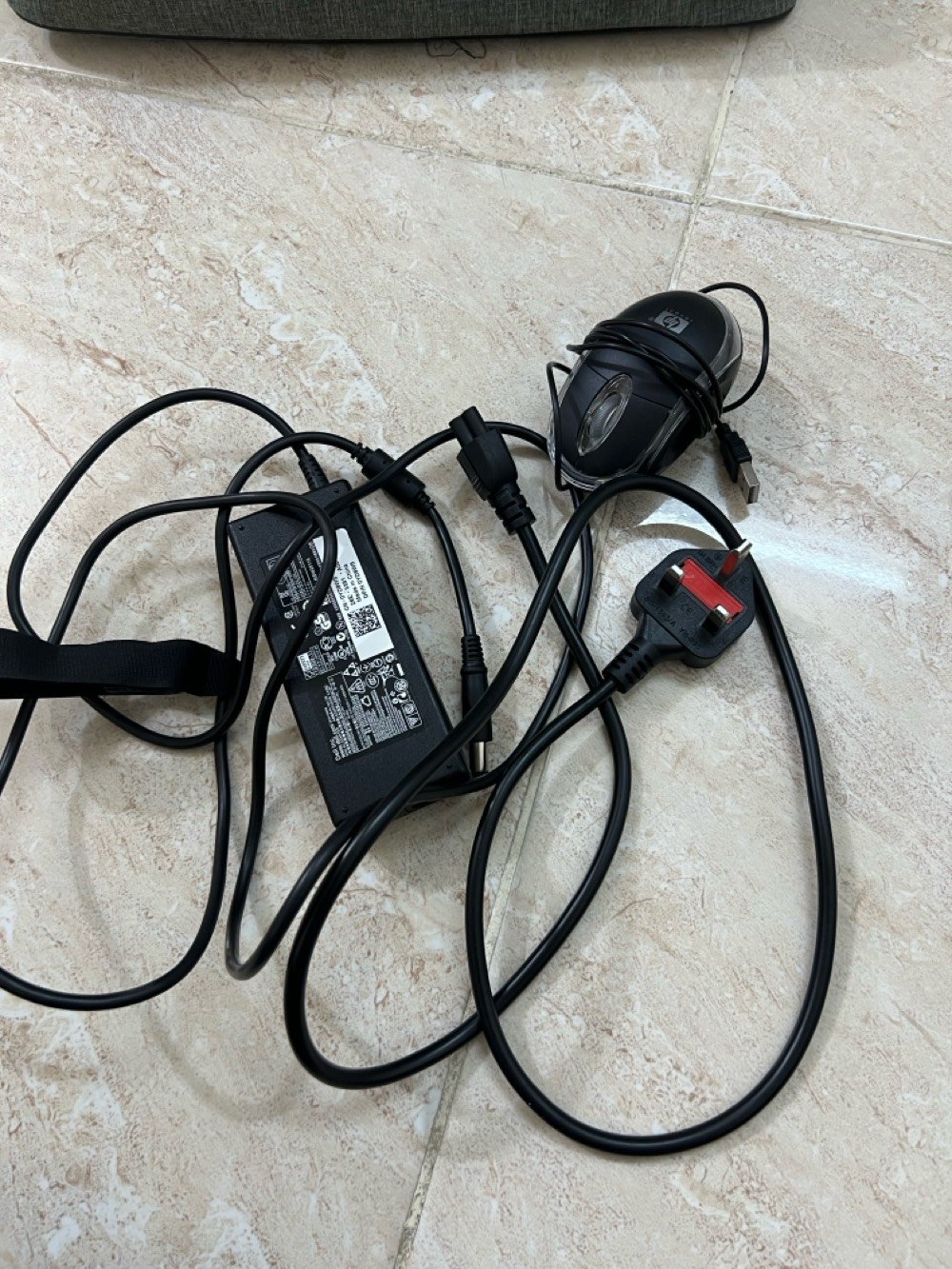 مرحبا شباب لابتوب دل للبيع نضام ويندوز كور ايفايف جيل الثالث استخدام قليل كم يوم جنطه و ماوس و شاحنه ويا استفسار ع رقم *********** صعب جدا مناسب