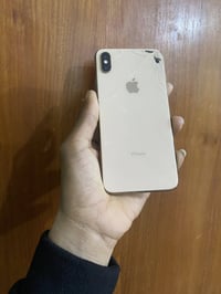 ايفون اكس ماكس.  ذاكرته 256.  بطاريته 77.  الجهاز كله بلادي  دبل سيمكر...