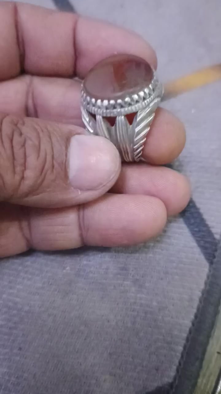 خاتم يماني قديم حجره وصياغة ثقيله للبيع


**إذا كنت صاحب هذا الإعلان وتريد حذفه لأي سبب، رجاءا أرسل رسالة إلى الدعم الفني**